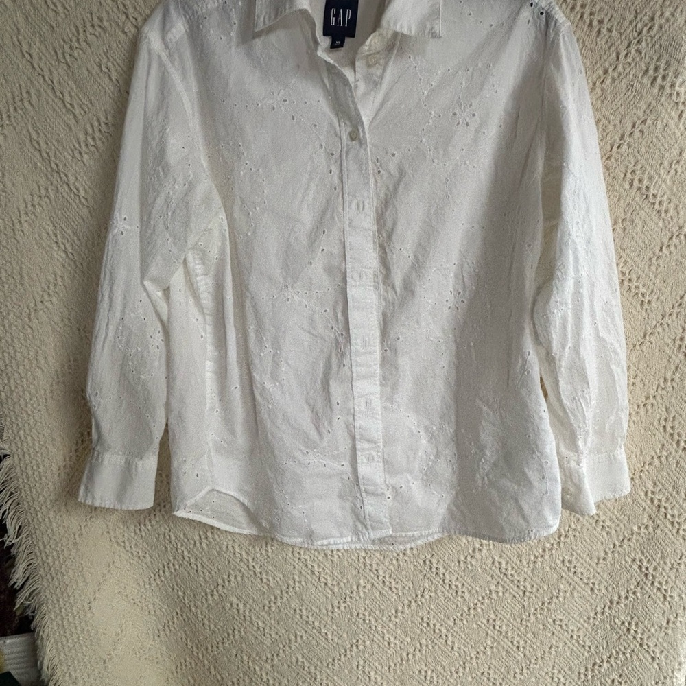 GAP White Casual Button Down Shirt
